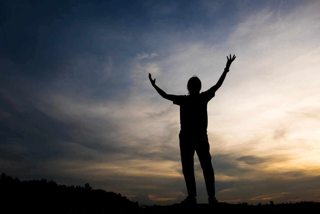 silhouette-woman-praying-with-god